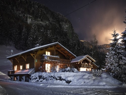 Catered Chalet Chery des Meuniers By night in Morzine
